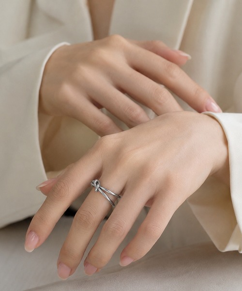 OWLZ（アウルズ）の「ノットバランスリング（リング・レディース・ゴールド/シルバー・9号）」の22枚目の写真