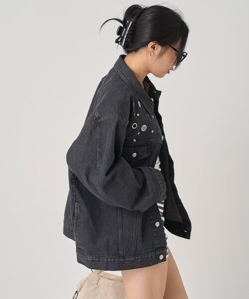 WHO'S WHO gallery（フーズフーギャラリー）の「【UNISEX/ユニセックス】アイレットデニムジャケット（デニムジャケット・レディース・ブラック/サックスブルー/ネイビー・MEDIUM/LARGE）」の8枚目の写真