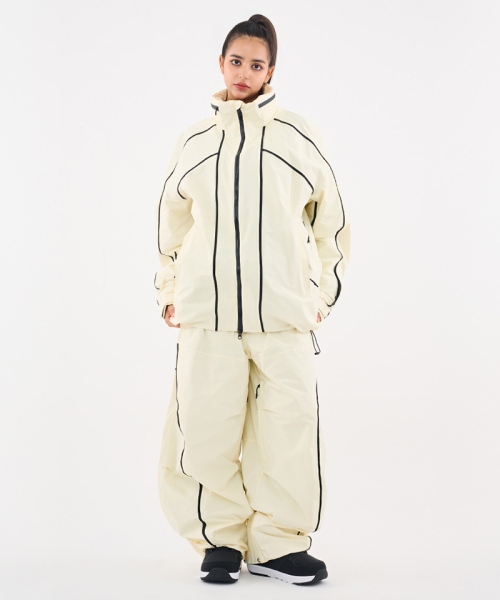 DOLL OUTERWEAR（ドラ アウターウェア）の「[DOLL x DUMDIDUM] 2526 スリックジャケット&パンツセット アイボリー 男女共用（セットアップ・レディース・その他・SMALL/MEDIUM/LARGE/X-LARGE）」の2枚目の写真