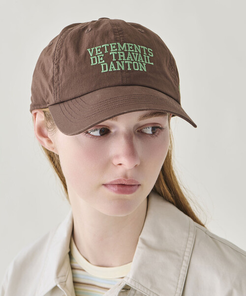 DANTON(ダントン)の「DANTON | ダンプ 6Pロゴキャップ UNISEX(キャップ・レディース・ダークブラウン/グレイッシュベージュ/ブラック・F)」の3枚目の写真
