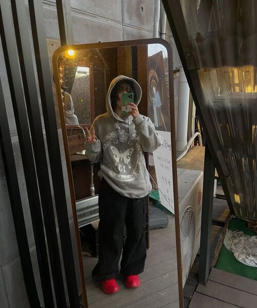 SOMSOC(ソムソック)の「RONNE SYMBOL ARTWORK HOODIE _M.GREY(パーカー・レディース・その他・FREE)」の5枚目の写真