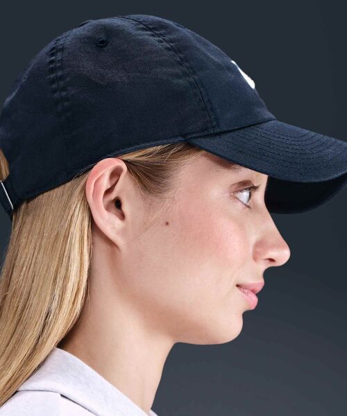 NIKE(ナイキ)の「ナイキ クラブ アンストラクチャード フューチュラ ウォッシュ キャップ / Nike Club Unstructured Futura Wash Cap FB5368-451 Obsidian(キャップ・メンズ・ネイビー・S/M/M/L/L/XL)」の5枚目の写真