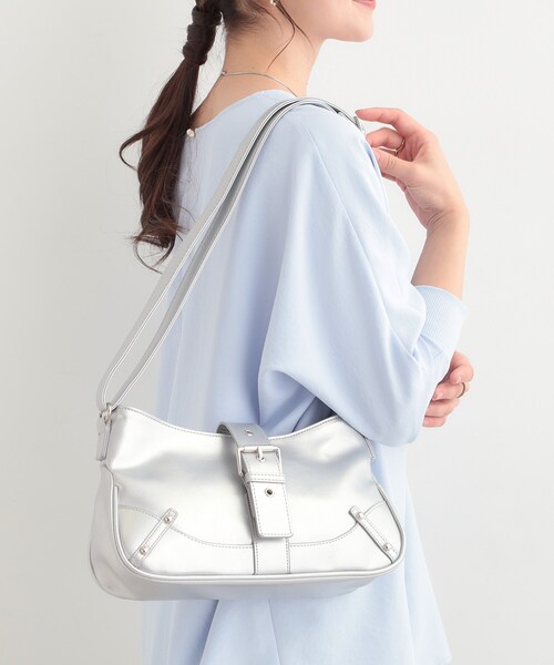 SHOO・LA・RUE（シューラルー）の「ベルトデザインショルダーバッグ（ショルダーバッグ・レディース・シルバー/ブラック・00）」の16枚目の写真