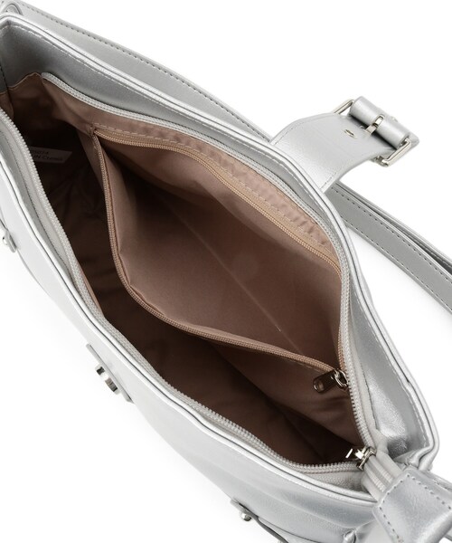 SHOO・LA・RUE（シューラルー）の「ベルトデザインショルダーバッグ（ショルダーバッグ・レディース・シルバー/ブラック・00）」の4枚目の写真