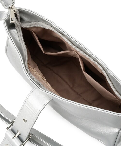 SHOO・LA・RUE（シューラルー）の「ベルトデザインショルダーバッグ（ショルダーバッグ・レディース・シルバー/ブラック・00）」の5枚目の写真