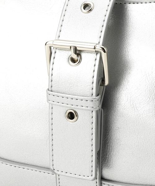 SHOO・LA・RUE（シューラルー）の「ベルトデザインショルダーバッグ（ショルダーバッグ・レディース・シルバー/ブラック・00）」の7枚目の写真