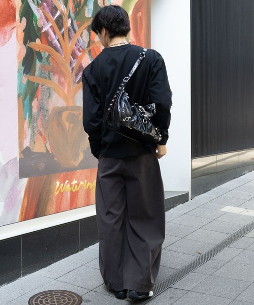 ALAND(エーランド)の「【UNISEX】ALAND/ワッペンロゴロンT(Tシャツ/カットソー・レディース・ホワイト/ブラック/レッド/ブルー・MEDIUM/LARGE)」の18枚目の写真