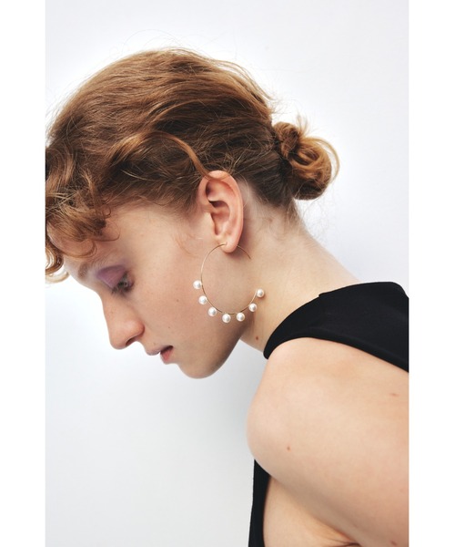 les bonbon(ルボンボン)の「【les bonbon】flotter pearl hoop pierce M/フロテ パール フープ ピアス M 片耳(ピアス(片耳用)・レディース・ホワイト・FREE)」の5枚目の写真