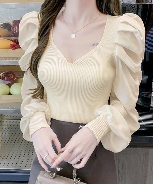 SallyLunn(サリーラン)の「Vネック袖ギャザーニット(ニット/セーター・レディース・ブラック/ベージュ/ホワイト・LARGE/MEDIUM)」の1枚目の写真