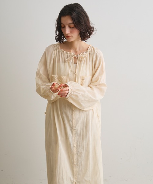 Crisp(クリスプ)の「モチーフレースデザインスモックワンピース(ワンピース・レディース・アイボリー・FREE)」の6枚目の写真