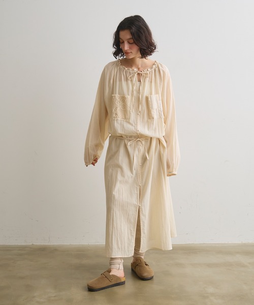 Crisp(クリスプ)の「モチーフレースデザインスモックワンピース(ワンピース・レディース・アイボリー・FREE)」の9枚目の写真