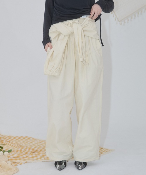 ENVYM(アンビー)の「ナイロンルーズパンツ(その他パンツ・レディース・ブラック/アイボリー/ベージュ・FREE)」の2枚目の写真