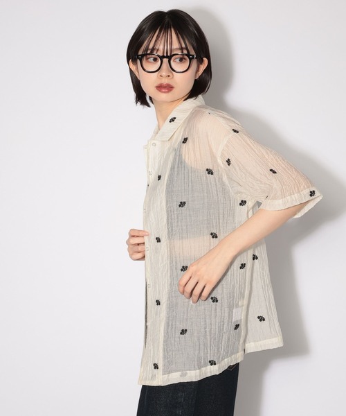 PAGEBOY（ページボーイ）の「フラワーシシュウシアーシャツ（シャツ/ブラウス・レディース・オフホワイト/ブラック・FREE）」の14枚目の写真