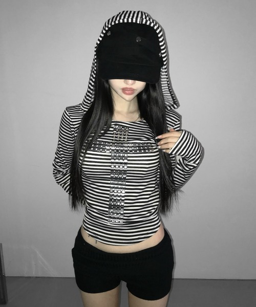 THEAIRTOWN(ジエアタウン)の「zebra cross hoodie(パーカー・レディース・ブラック・FREE)」の2枚目の写真