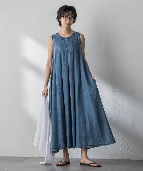 MAYSON GREY(メイソングレイ)の「ゆれるデニムノースリーブワンピース(ワンピース・レディース・ブルー/ネイビー・M)」の9枚目の写真