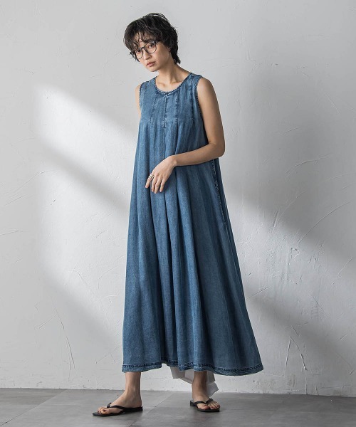 MAYSON GREY(メイソングレイ)の「ゆれるデニムノースリーブワンピース(ワンピース・レディース・ブルー/ネイビー・M)」の10枚目の写真