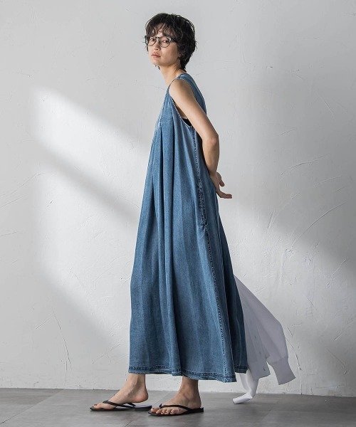 MAYSON GREY(メイソングレイ)の「ゆれるデニムノースリーブワンピース(ワンピース・レディース・ブルー/ネイビー・M)」の11枚目の写真