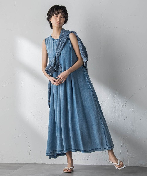 MAYSON GREY(メイソングレイ)の「ゆれるデニムノースリーブワンピース(ワンピース・レディース・ブルー/ネイビー・M)」の6枚目の写真