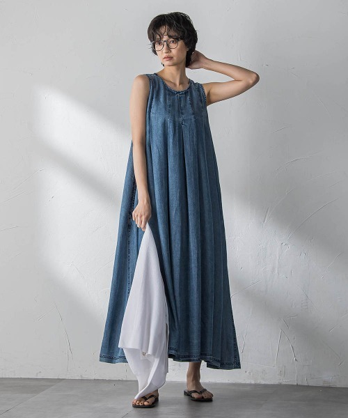 MAYSON GREY(メイソングレイ)の「ゆれるデニムノースリーブワンピース(ワンピース・レディース・ブルー/ネイビー・M)」の14枚目の写真