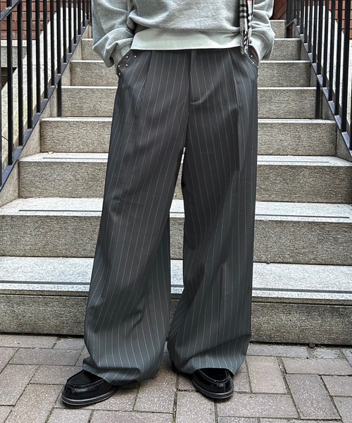 kutir（クティール）の「STUDDED STRIPED WIDE SLACKS／スタッズストライプワイドスラックス（スラックス・メンズ・ブラック/チャコールグレー・SMALL/MEDIUM/LARGE）」の2枚目の写真