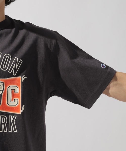 Champion(チャンピオン)の「【Champion(チャンピオン)】グラフィックプリントショートスリーブTシャツ(Tシャツ/カットソー・メンズ・ブラック/ダークブラウン・LARGE)」の14枚目の写真