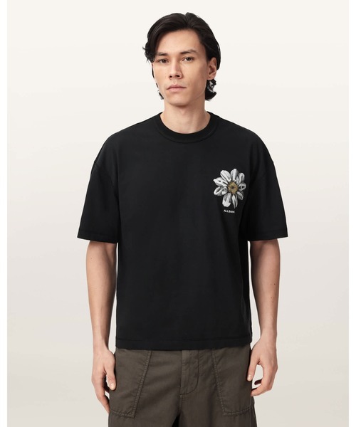 ALLSAINTS(オールセインツ)の「PETALS OVERSIZED SHORT SLEEVE GRAPHIC T-SHIRT | PETALS オーバーサイズ 半袖 グラフィック Tシャツ(Tシャツ/カットソー・メンズ・ブラック・L/XL/M/S/XS)」の2枚目の写真