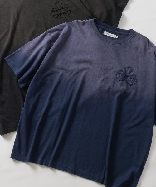 JOHN'S CLOSET(ジョンズクローゼット)の「【16】スプレーブリーチ クロスワッペン フェードTシャツ(Tシャツ/カットソー・メンズ・ネイビー/ピンク/ブラック・MEDIUM/LARGE)」の2枚目の写真