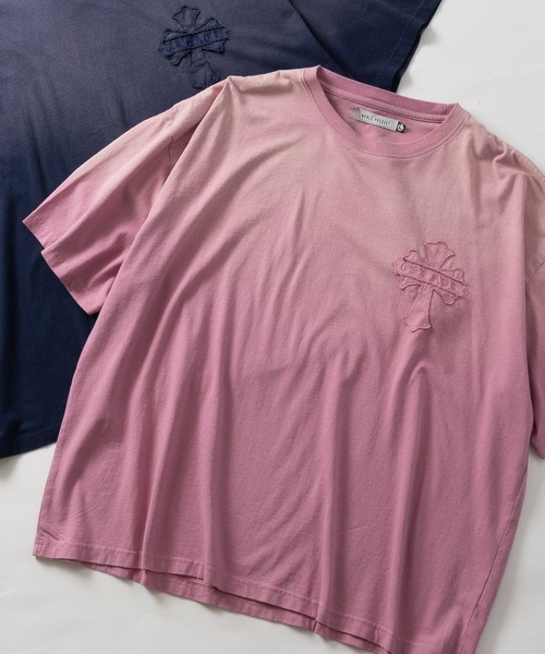 JOHN'S CLOSET(ジョンズクローゼット)の「【16】スプレーブリーチ クロスワッペン フェードTシャツ(Tシャツ/カットソー・メンズ・ネイビー/ピンク/ブラック・MEDIUM/LARGE)」の3枚目の写真