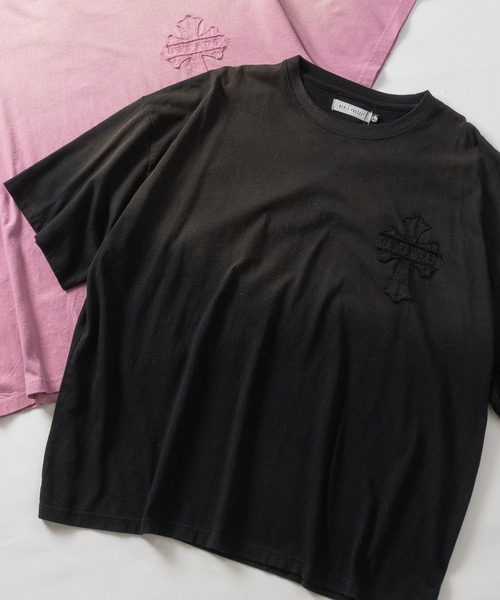 JOHN'S CLOSET(ジョンズクローゼット)の「【16】スプレーブリーチ クロスワッペン フェードTシャツ(Tシャツ/カットソー・メンズ・ネイビー/ピンク/ブラック・MEDIUM/LARGE)」の1枚目の写真