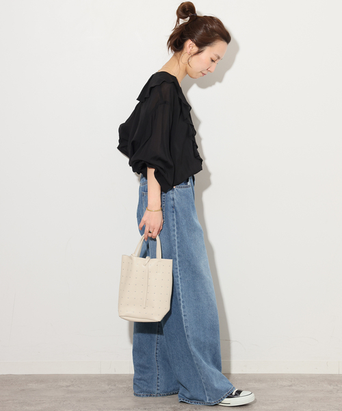 JOURNAL STANDARD relume(ジャーナルスタンダード レリューム)の「ラッフルロングスリーブブラウス(シャツ/ブラウス・レディース・ホワイト/ブラック・FREE)」の4枚目の写真