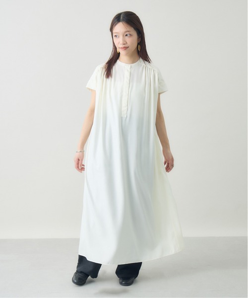 kuros'(クロス)の「【kuros'オリジナル】フレンチスリーブAラインワンピース 日本製(ワンピース・レディース・ブラック/チャコールグレー/ホワイト・SMALL/MEDIUM)」の2枚目の写真