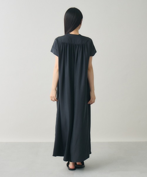 kuros'(クロス)の「【kuros'オリジナル】フレンチスリーブAラインワンピース 日本製(ワンピース・レディース・ブラック/チャコールグレー/ホワイト・SMALL/MEDIUM)」の20枚目の写真