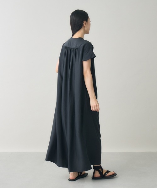 kuros'(クロス)の「【kuros'オリジナル】フレンチスリーブAラインワンピース 日本製(ワンピース・レディース・ブラック/チャコールグレー/ホワイト・SMALL/MEDIUM)」の21枚目の写真