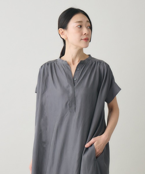 kuros'(クロス)の「【kuros'オリジナル】フレンチスリーブAラインワンピース 日本製(ワンピース・レディース・ブラック/チャコールグレー/ホワイト・SMALL/MEDIUM)」の4枚目の写真