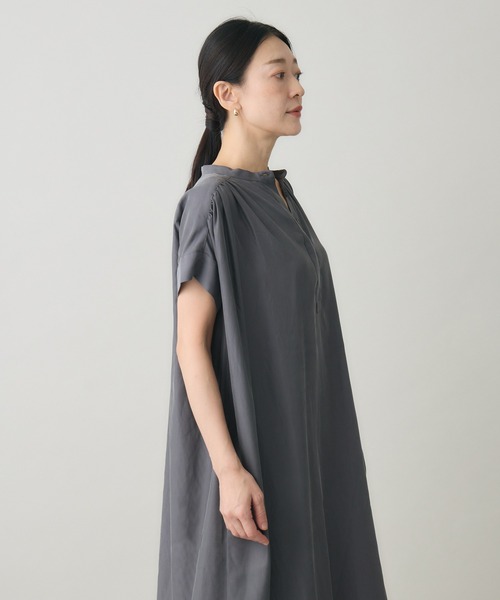 kuros'(クロス)の「【kuros'オリジナル】フレンチスリーブAラインワンピース 日本製(ワンピース・レディース・ブラック/チャコールグレー/ホワイト・SMALL/MEDIUM)」の5枚目の写真