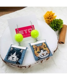 【eto】猫 ネオン アシメ タッセルピアス(MA)