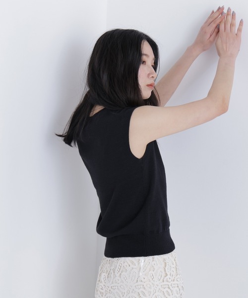 N.(N. Natural Beauty Basic)(エヌエヌナチュラルビューティーベーシック)の「ノースリーブリラクシーニット(ニット/セーター・レディース・ブラック/オフホワイト/レッド・フリ-)」の5枚目の写真