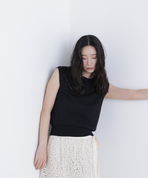 N.(N. Natural Beauty Basic)(エヌエヌナチュラルビューティーベーシック)の「ノースリーブリラクシーニット(ニット/セーター・レディース・ブラック/オフホワイト/レッド・フリ-)」の6枚目の写真