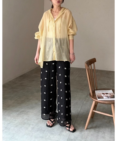 She's Closet（シーズクローゼット）の「フード付き 長袖 オーバーサイズ シアーシャツパーカー フーディー（シャツ/ブラウス・レディース・イエロー/ホワイト/ブラック/ブルー・FREE）」の15枚目の写真
