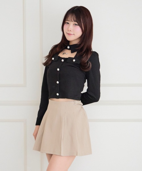 ALLuRing ChaRm(アリュリングチャーム)の「Cutout Pleated Pearl Blouse / カットアウトプリーツパールブラウス(シャツ/ブラウス・レディース・ホワイト/ブラック・FREE)」の1枚目の写真