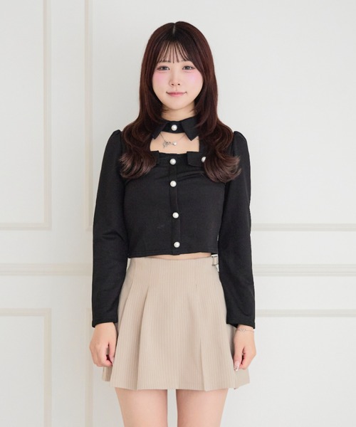 ALLuRing ChaRm(アリュリングチャーム)の「Cutout Pleated Pearl Blouse / カットアウトプリーツパールブラウス(シャツ/ブラウス・レディース・ホワイト/ブラック・FREE)」の20枚目の写真