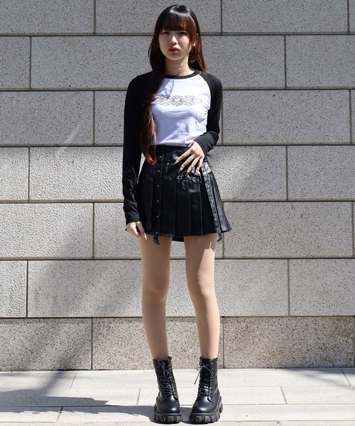 ATMARK(アットマーク)の「《フリーサイズ / LADIES 》ハートトライバル 長袖Tシャツ ラインストーン ラグラン ショート丈(Tシャツ/カットソー・メンズ・ホワイト×ブラック・FREE)」の4枚目の写真