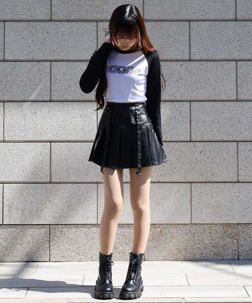 ATMARK(アットマーク)の「《フリーサイズ / LADIES 》ハートトライバル 長袖Tシャツ ラインストーン ラグラン ショート丈(Tシャツ/カットソー・メンズ・ホワイト×ブラック・FREE)」の5枚目の写真