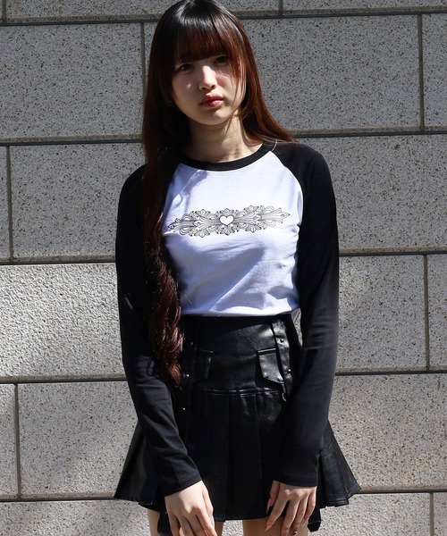 ATMARK(アットマーク)の「《フリーサイズ / LADIES 》ハートトライバル 長袖Tシャツ ラインストーン ラグラン ショート丈(Tシャツ/カットソー・メンズ・ホワイト×ブラック・FREE)」の12枚目の写真