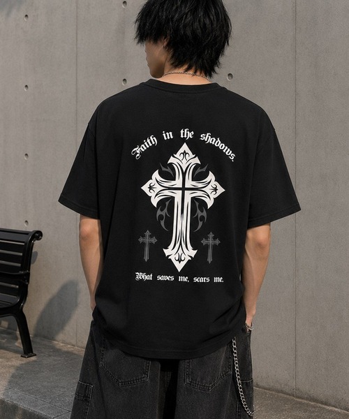 BENDER TOKYO（ベンダートウキョウ）の「バックプリント クロストライバル＆エンジェル グラフィック 半袖Tシャツ（Tシャツ/カットソー・メンズ・ブラック系1/ブラック系3/ブラック系2/ブラック系4/ホワイト系1/ホワイト系2・M/L）」の4枚目の写真