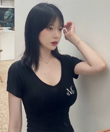 A'GEM/9 × .kom 『MUCENT/ムセント』ONYX SIGNATURE LOGO V-NECK HALF TEE/オニキスシグニチャーロゴVネック半袖Tシャツ
