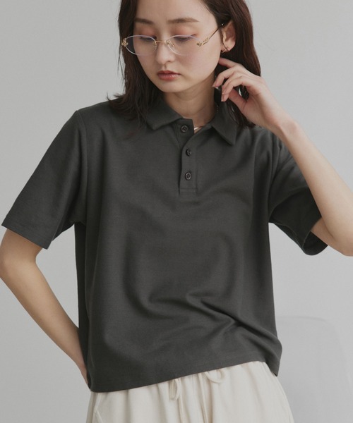ad thie（アドティエ）の「ベーシック ハーフスリーブ ポロシャツ（ポロシャツ・レディース・アイボリー/グレイッシュベージュ/ネイビー/チャコール/ピンク/ライトブルー/ブラウン・FREE）」の8枚目の写真