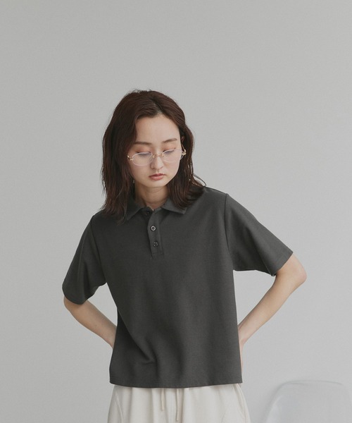 ad thie（アドティエ）の「ベーシック ハーフスリーブ ポロシャツ（ポロシャツ・レディース・アイボリー/グレイッシュベージュ/ネイビー/チャコール/ピンク/ライトブルー/ブラウン・FREE）」の9枚目の写真
