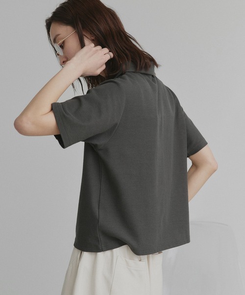ad thie（アドティエ）の「ベーシック ハーフスリーブ ポロシャツ（ポロシャツ・レディース・アイボリー/グレイッシュベージュ/ネイビー/チャコール/ピンク/ライトブルー/ブラウン・FREE）」の11枚目の写真