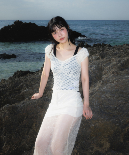 ROSEFRANTZ（ロゼフランツ）の「Lace Shirring Crop T-shirt [Cream]（Tシャツ/カットソー・レディース・Cream・OS）」の4枚目の写真